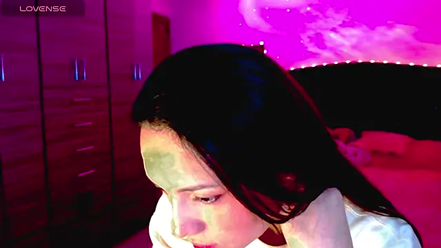 holy juli online show from 11/21/25, 05:50