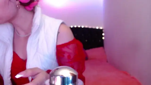 Snapshot of holy_juli chatting on 05/20/26, 03:58 holy juli online show from 05/20/26, 03:58