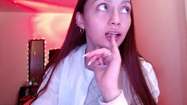 Snapshot of holy_juli chatting on 05/09/26, 03:32 holy juli online show from 05/09/26, 03:32