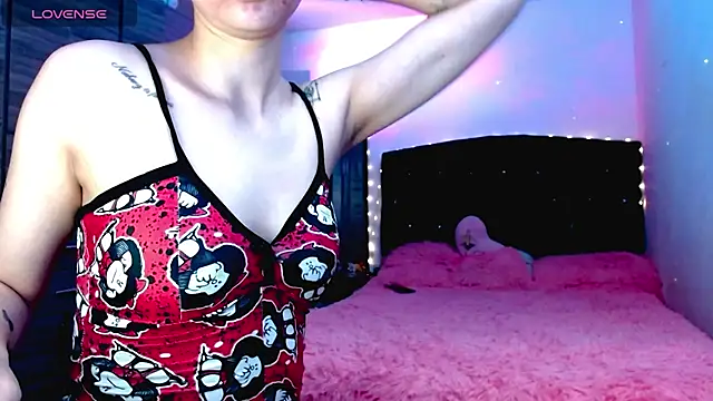 holy juli online show from 11/26/25, 03:39