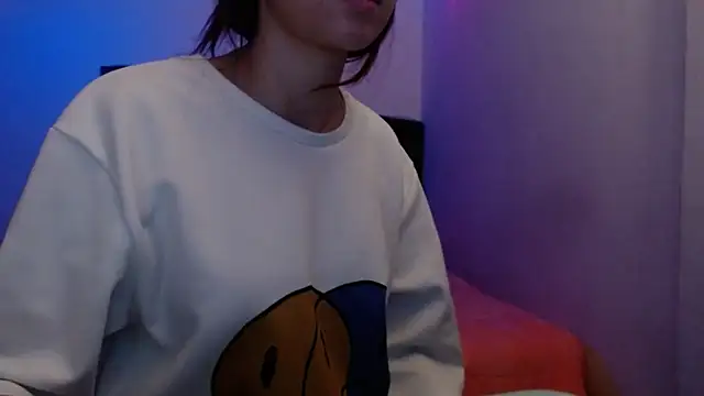 Snapshot of holy_juli chatting on 04/19/26, 01:39 holy juli online show from 04/19/26, 01:39