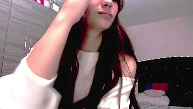 holy juli online show from 02/09/26, 03:15