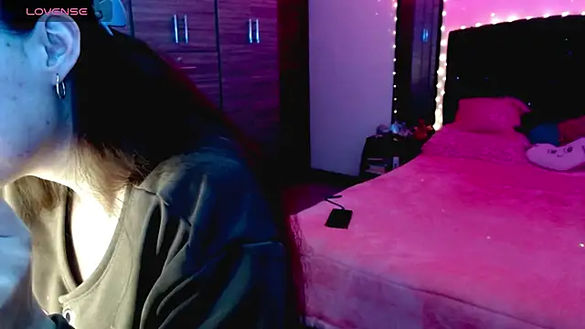 holy juli online show from 11/05/25, 03:42