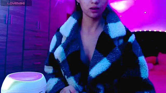 holy juli online show from 11/10/25, 03:44