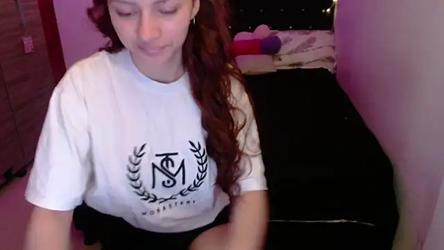 Snapshot of holy_juli chatting on 05/25/26, 04:12 holy juli online show from 05/25/26, 04:12