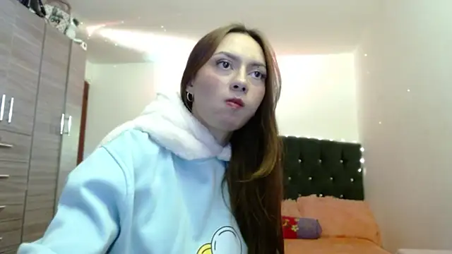 holy juli online show from 03/30/26, 04:36