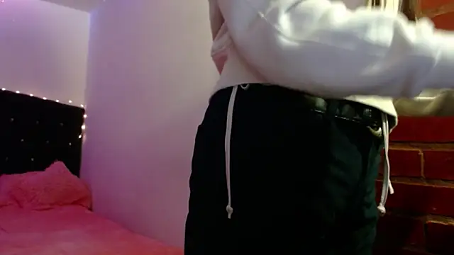 holy juli online show from 03/23/26, 03:39