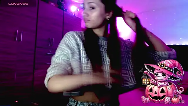 holy juli online show from 10/28/25, 02:45