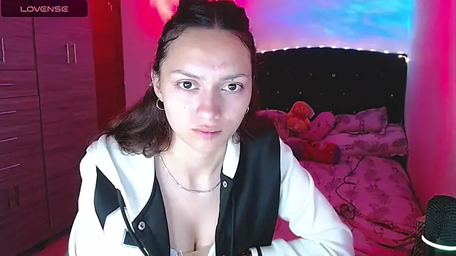 holy juli online show from 09/25/25, 04:29