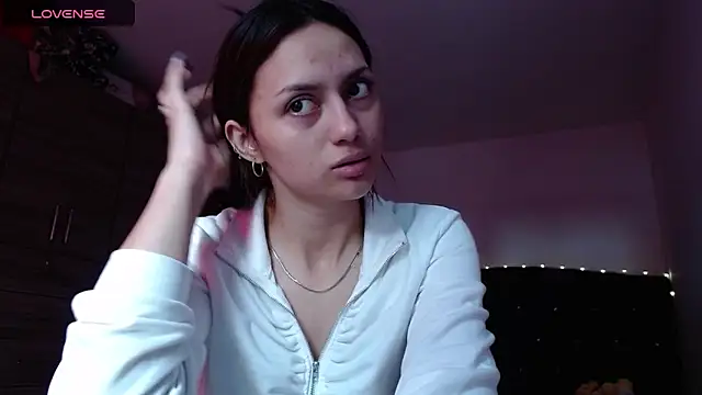 holy juli online show from 09/16/25, 08:54