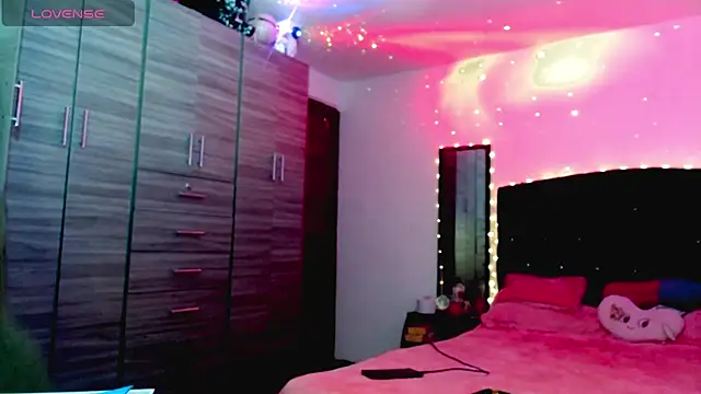 holy juli online show from 11/11/25, 03:34