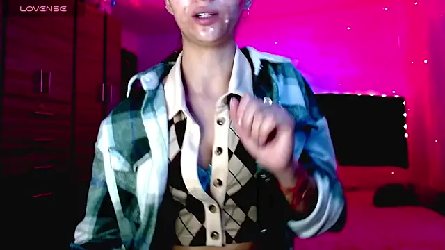 holy juli online show from 11/23/25, 04:11