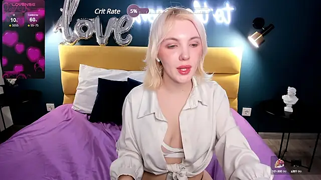 Snapshot of Fluffy_Monica chatting on 03/11/25, 03:58 Fluffy Monica online show from 03/11/25, 03:58