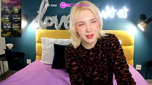 Snapshot of Fluffy_Monica chatting on 03/11/25, 12:54 Fluffy Monica online show from 03/11/25, 12:54