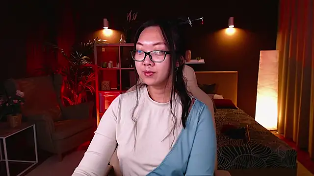 Snapshot of Marine_Vact chatting on 10/13/25, 02:07 Marine Vact online show from 10/13/25, 02:07