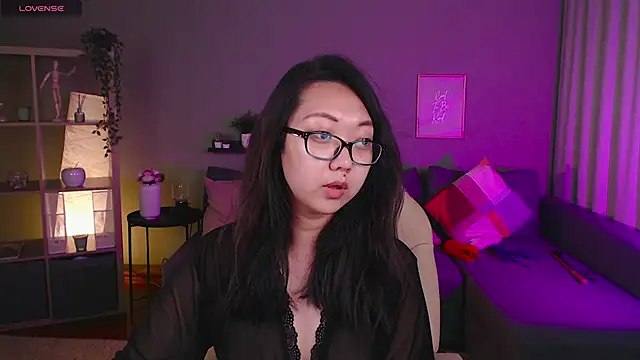 Snapshot of Marine_Vact chatting on 09/27/25, 02:01 Marine Vact online show from 09/27/25, 02:01