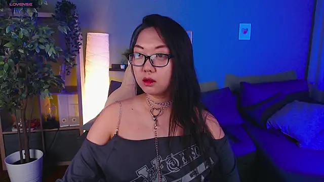 Snapshot of Marine_Vact chatting on 03/22/25, 05:31 Marine Vact online show from 03/22/25, 05:31