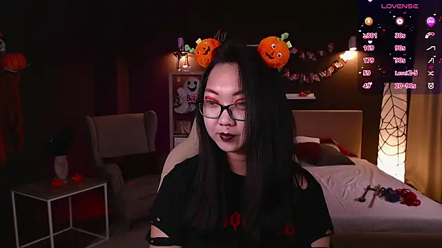 Snapshot of Marine_Vact chatting on 10/26/25, 02:06 Marine Vact online show from 10/26/25, 02:06