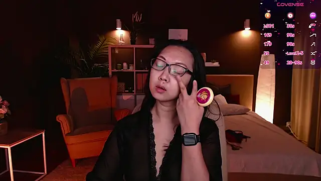 Snapshot of Marine_Vact chatting on 10/05/25, 02:08 Marine Vact online show from 10/05/25, 02:08