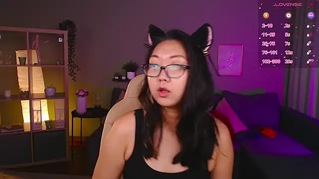 Snapshot of Marine_Vact chatting on 10/07/25, 02:07 Marine Vact online show from 10/07/25, 02:07