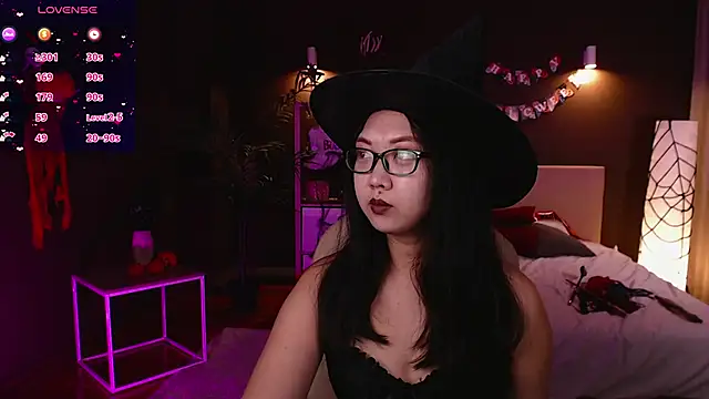 Marine Vact online show from 10/31/25, 02:02