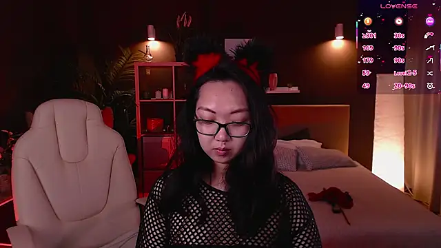 Snapshot of Marine_Vact chatting on 09/21/25, 02:11 Marine Vact online show from 09/21/25, 02:11