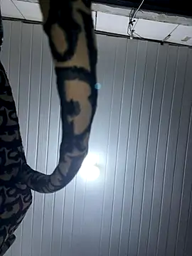 luara1988 online show from 12/14/25, 11:54