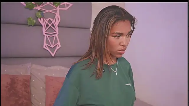 Lily Miiller online show from 11/17/25, 08:57