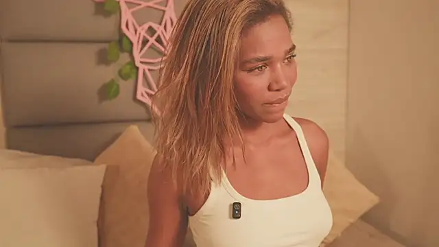 Snapshot of Lily_Miiller chatting on 01/08/26, 08:59 Lily Miiller online show from 01/08/26, 08:59