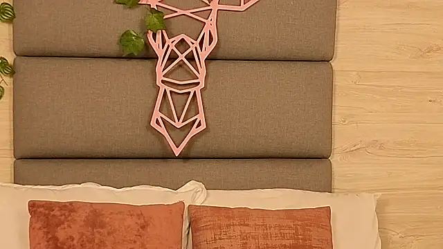 Lily Miiller online show from 10/21/25, 08:19