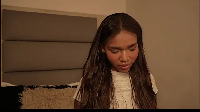 Lily Miiller online show from 03/26/26, 08:40