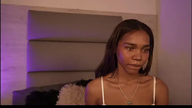 Lily Miiller online show from 04/08/26, 11:17