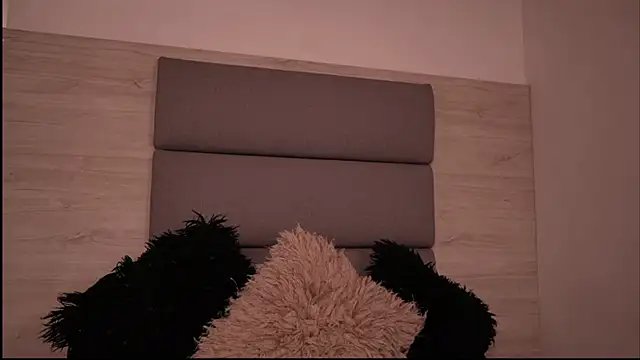 Lily Miiller online show from 04/30/26, 08:49