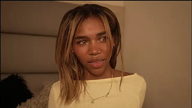 Lily Miiller online show from 03/06/26, 09:32