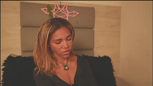 Snapshot of Lily_Miiller chatting on 02/06/26, 11:56 Lily Miiller online show from 02/06/26, 11:56