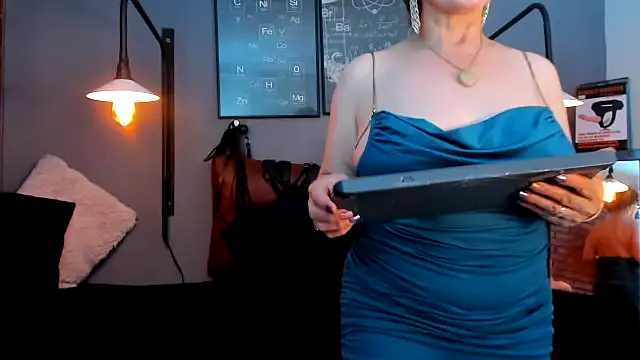 Snapshot of Samantha_mature56 chatting on 05/13/26, 02:29 Samantha mature56 online show from 05/13/26, 02:29