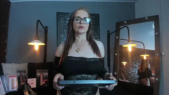 Snapshot of Samantha_mature56 chatting on 01/17/26, 02:15 Samantha mature56 online show from 01/17/26, 02:15