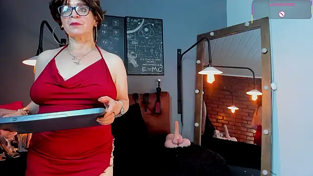 Snapshot of Samantha_mature56 chatting on 03/12/26, 02:28 Samantha mature56 online show from 03/12/26, 02:28