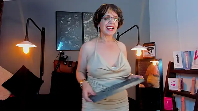 Snapshot of Samantha_mature56 chatting on 04/24/26, 02:24 Samantha mature56 online show from 04/24/26, 02:24