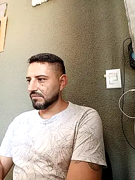 P4uzud4O online show from 04/15/26, 01:37