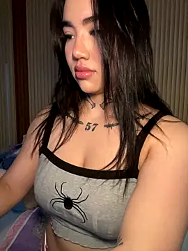 Nickiiiii online show from 10/18/25, 04:53