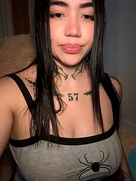 Nickiiiii online show from 12/17/25, 06:40