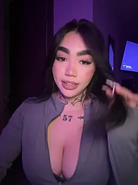 Nickiiiii online show from 04/01/26, 06:15