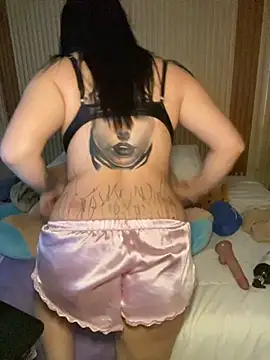 Nickiiiii online show from 10/19/25, 06:16