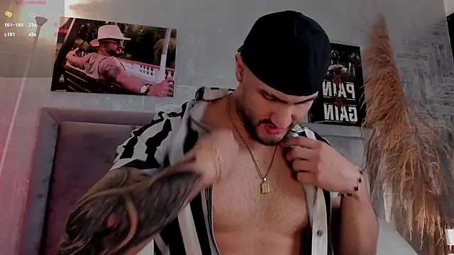 Snapshot of JeanColleman chatting on 10/26/25, 04:02 JeanColleman online show from 10/26/25, 04:02