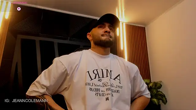 Snapshot of JeanColleman chatting on 12/04/25, 11:26 JeanColleman online show from 12/04/25, 11:26