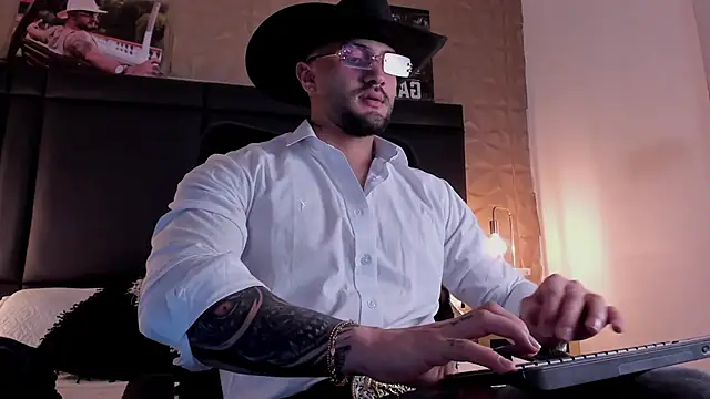 Snapshot of JeanColleman chatting on 11/01/25, 04:08 JeanColleman online show from 11/01/25, 04:08