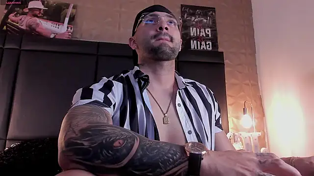 Snapshot of JeanColleman chatting on 11/08/25, 04:05 JeanColleman online show from 11/08/25, 04:05