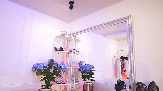 elasummer online show from 02/12/26, 12:38