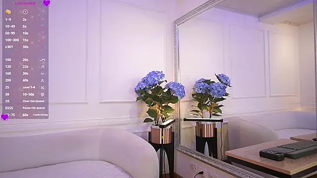 Snapshot of elasummer chatting on 03/03/25, 12:06 elasummer online show from 03/03/25, 12:06
